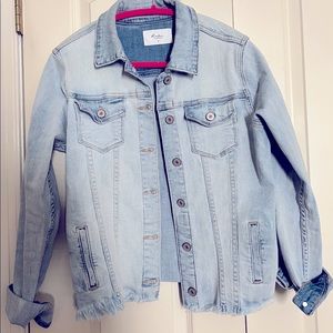 Adorable light-wash, stretchy denim jacket with frayed bottom.